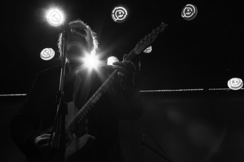 Elias Zaikos signig the blues